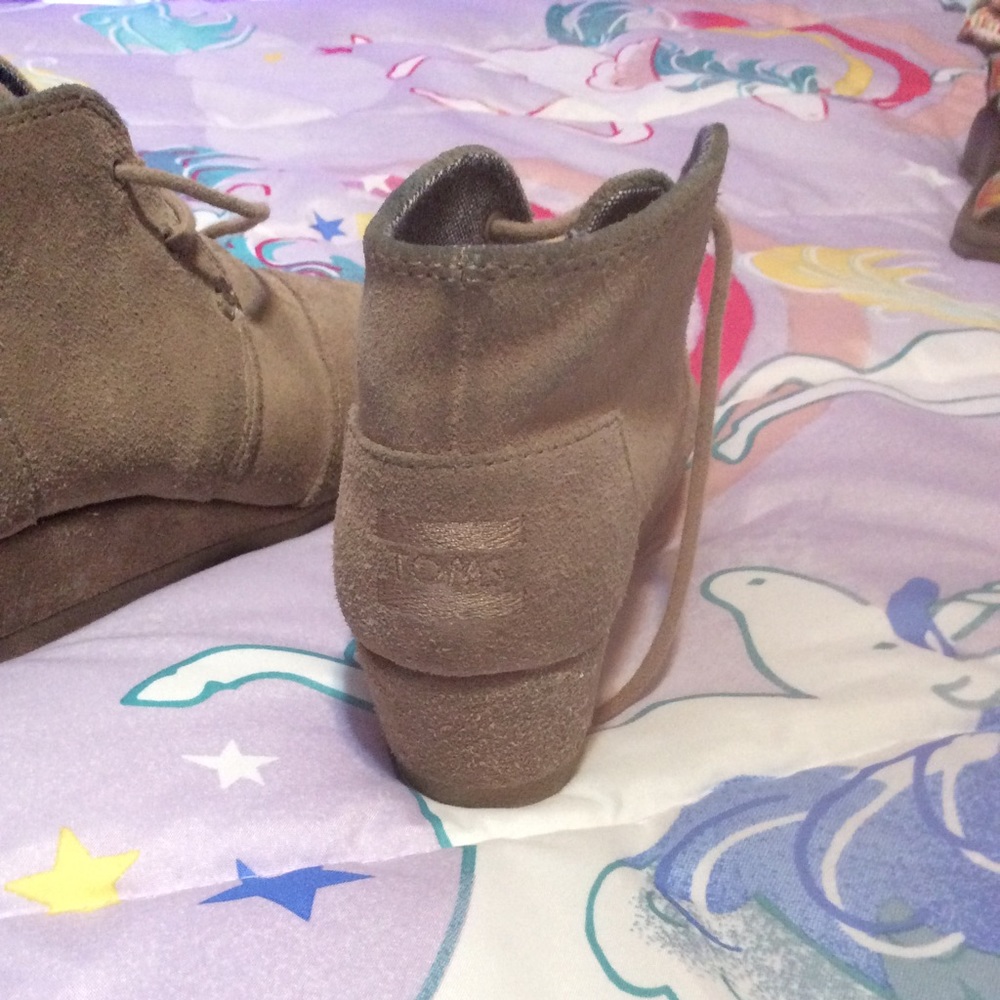 Girls toms size 13